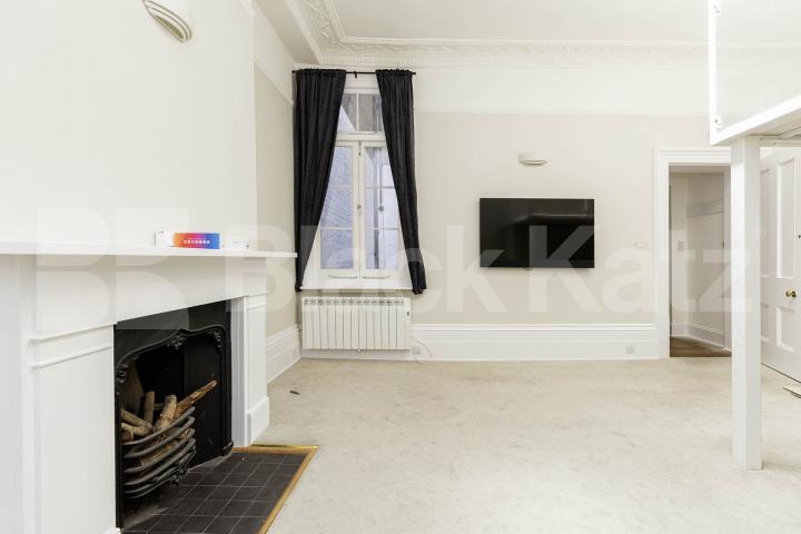 Stunning studio with a mezzanine level sleeping area mins to tube and hyde park Inverness Street, Hyde Park / Bayswater